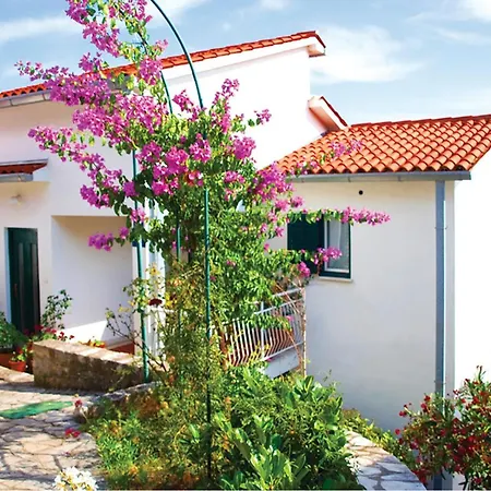 Apartamento Stunning In With Wifi Rabac